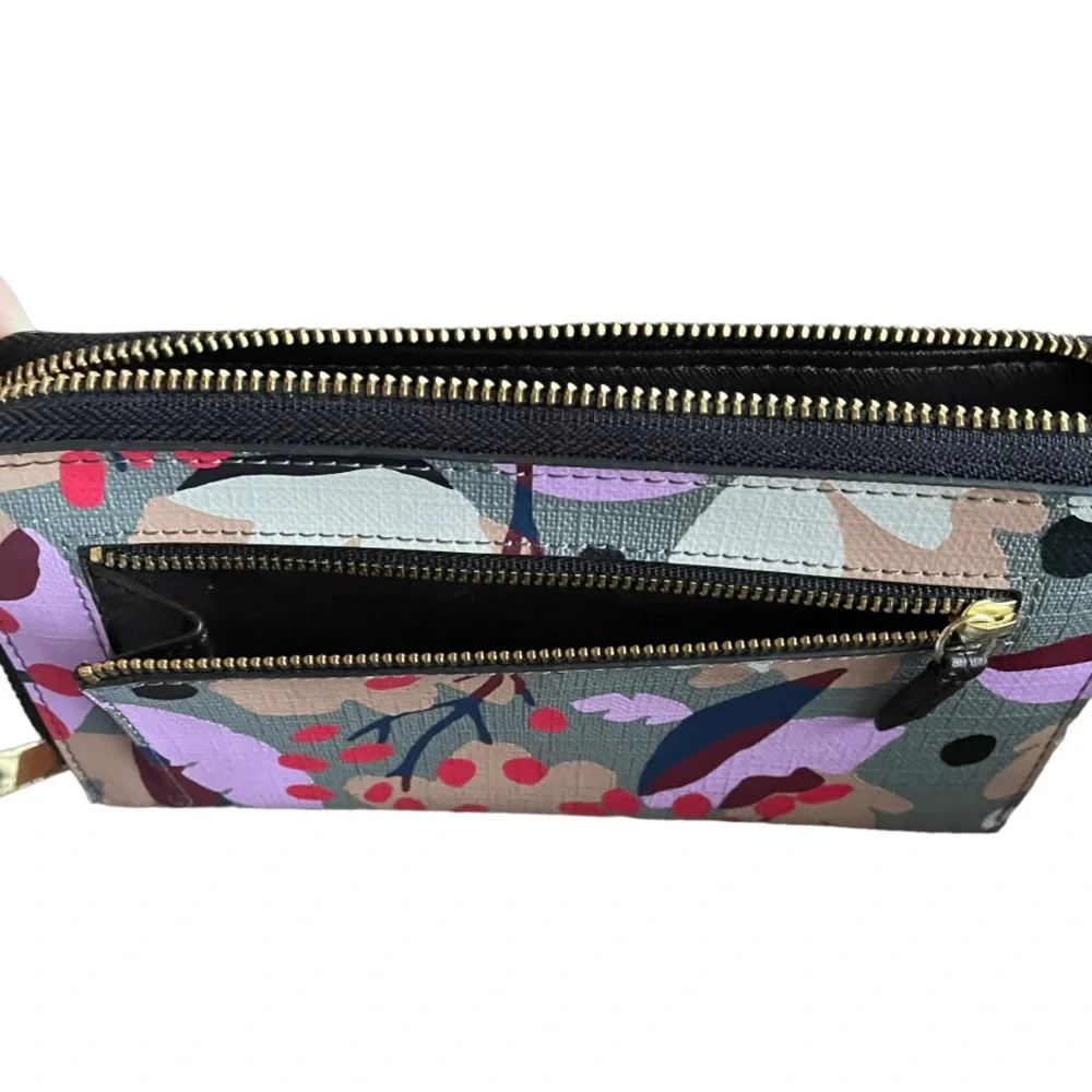 Fossil Zip Around Wallet Floral. 7"L x 1"W x 4"H - Picture 3 of 7